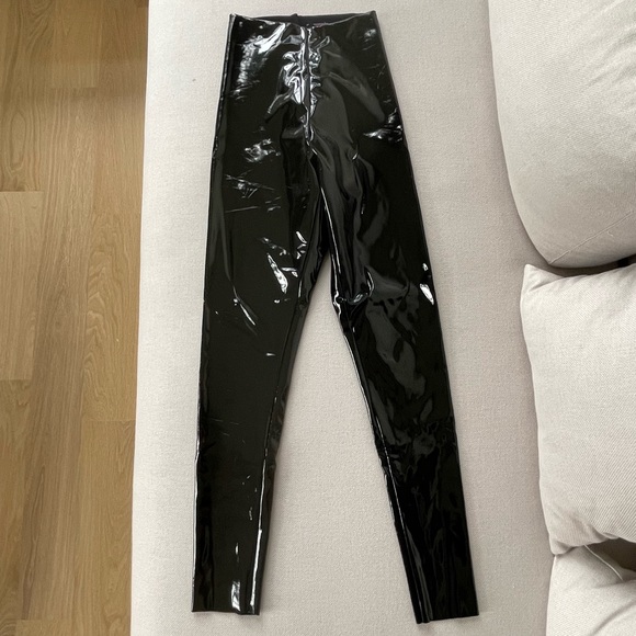 Commando Perfect Control Patent Leather Leggings in Black - Picture 5 of 7